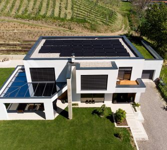 sončna elektrarna z ravno streho